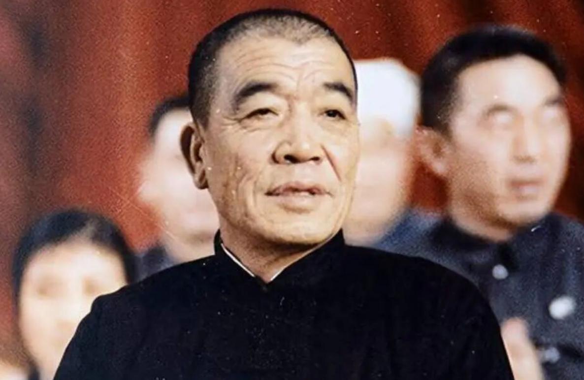 1974年召开的政治局会议上，陈永贵当众严厉批评张副总理，直言你还没有那个权威！