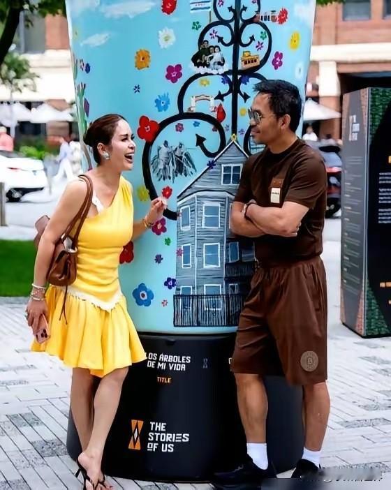 打拳赚了5亿美金，拳王帕奎奥没买游艇，转头跑回老家盖房子。他一口气建了300套水