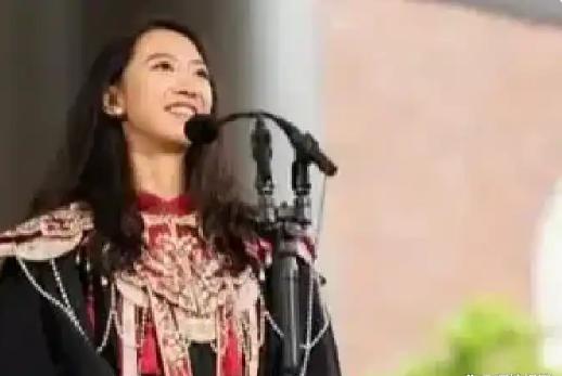美国指责她为"中国间谍"，中国抨击她是"美国走狗"：站在哈佛演讲台上的"蒋雨融"
