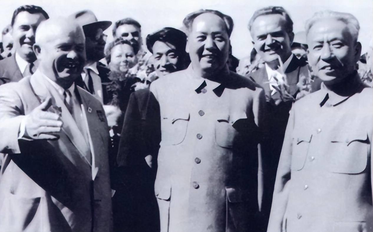 1959年，建国十周年之际，毛主席致信国家主席刘少奇，说是否可以赦免一批改恶从善