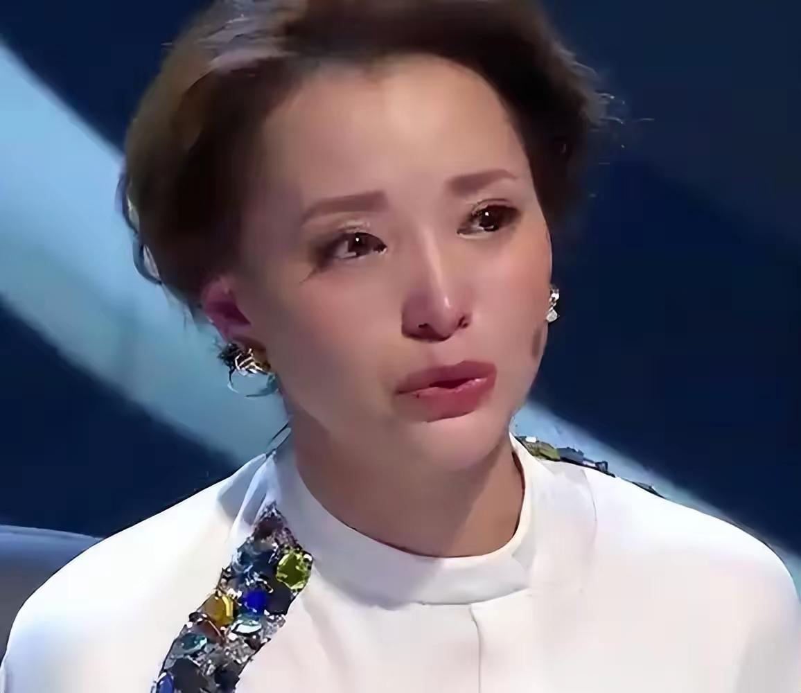 这件事想起来总觉得五味杂陈董卿9月23日就抵达北京，完整走完彩排流程，节目单上