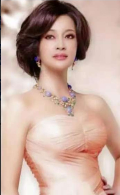 1982年，刘晓庆到南京演出，遇见了正在拍戏的迟志强，晚上几杯酒下肚后，刘晓庆让