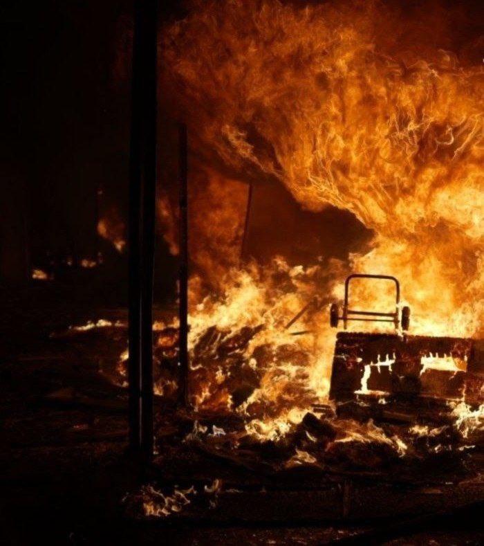 据当地消息人士称，俄罗斯夜间袭击了扎波罗热和苏梅，目标是“新邮政”公司的建筑物和