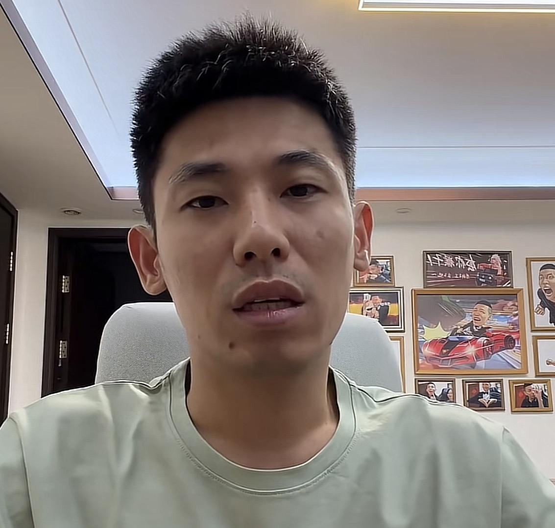千万粉丝博主旭旭宝宝是真的忘了来时路了！事情的起因是，最近电影《功夫女足》热映