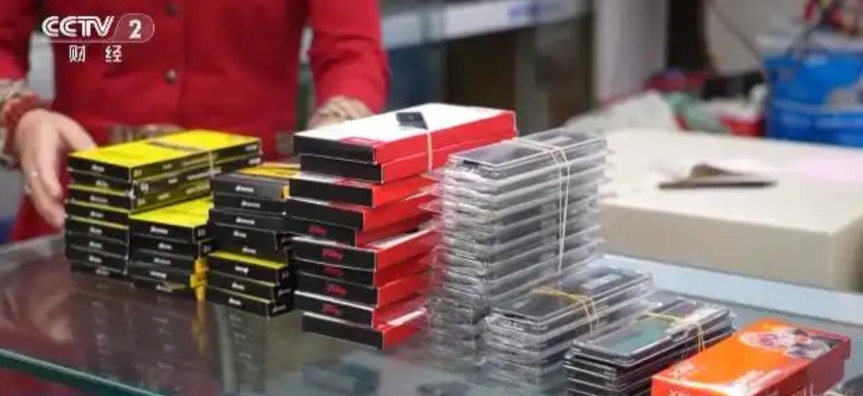 内存价格“闪崩”！16GB从900元跌至700元，等等党这次赢麻了？📉价