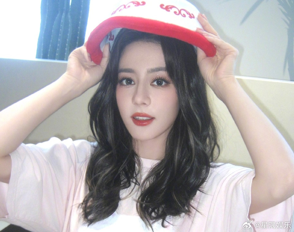 迪丽热巴的脸怎么越来越诡异了[捂脸哭]​​​