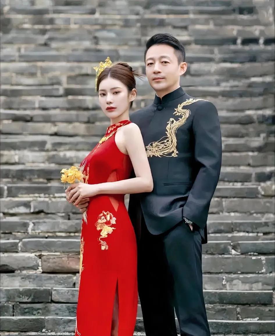 从汪小菲的婚纱照就能看出聪明的女人果然都是一样的看照片里面的马筱梅穿着一身红