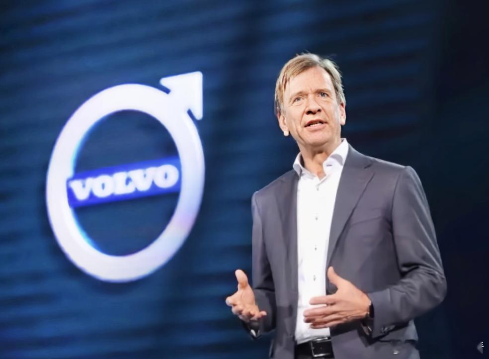 沃尔沃CEO怒批欧盟：再犹豫就彻底落后中国！12月5日消息，据外媒报道，欧洲正在