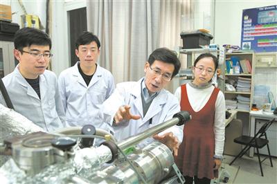 薛其坤没能拿下2026年诺奖，这可是个极其危险的信号。往年诺奖偶尔还会认可国内科