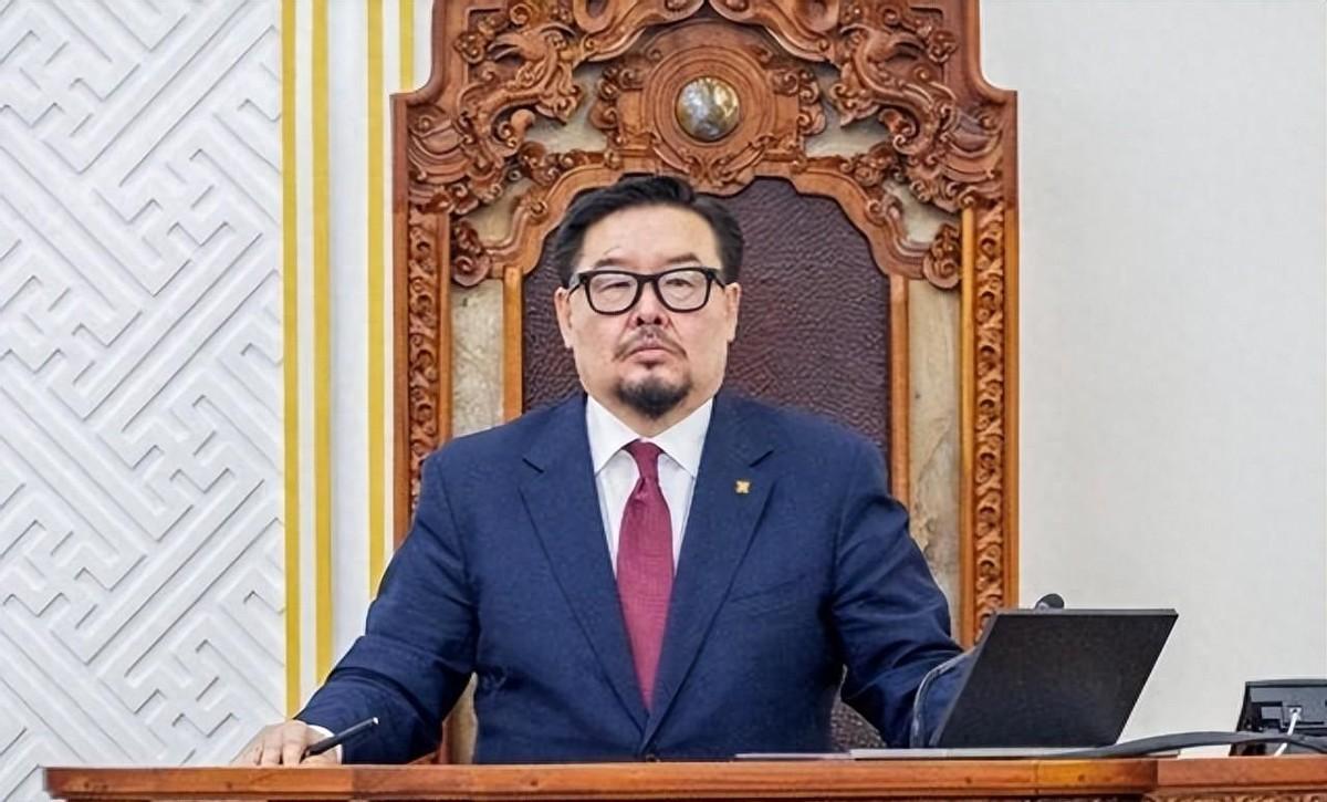 蒙古国这回动静闹得真不小！3月27日，高层突然之间掀翻了桌子，前总理赞登沙特尔毫
