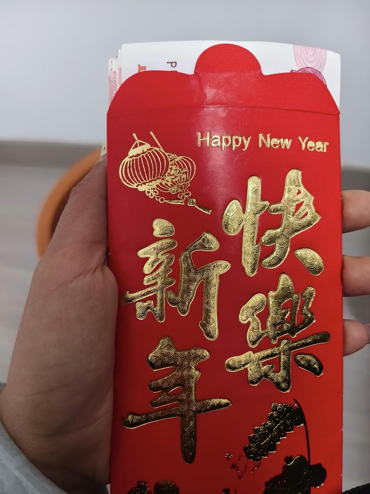 “家贼难防！”湖北，女子把2700块红包压在枕头底下，结果第二天晚上再翻出来一看