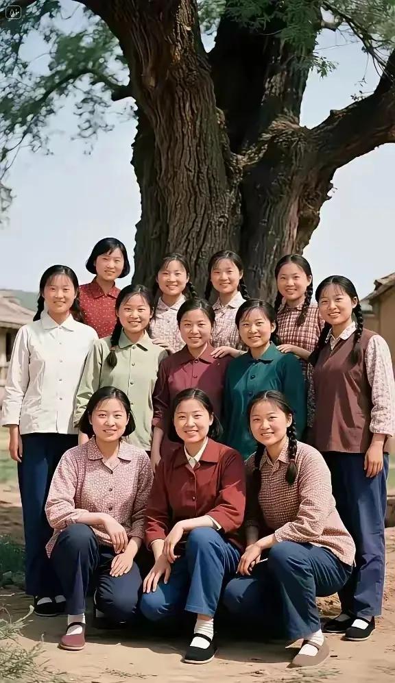 那时，我们公社的12名女知青，个个意气风发，青春靓丽…插队知青农村知青生活知
