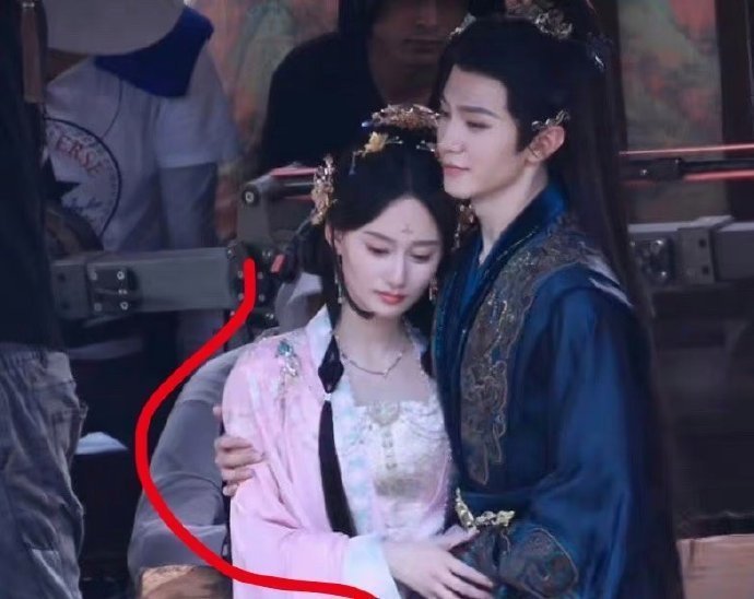 谁家兄妹是这么抱着的啊？古装剧越来越离谱了