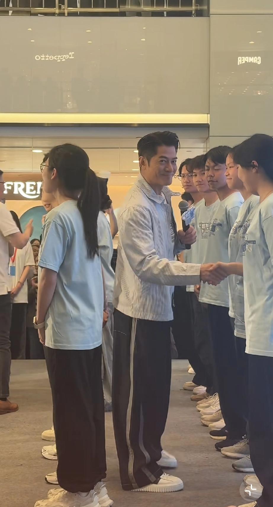 郭富城终于翻红了，海港城宣传禁毒全程C位，只是有点疲惫。3月17日，郭富城现