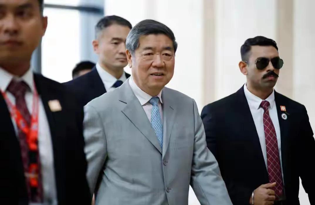 一场没有硝烟的外交博弈，从代表们的表情就能看出胜负端倪——胜负已写在脸上！中美第