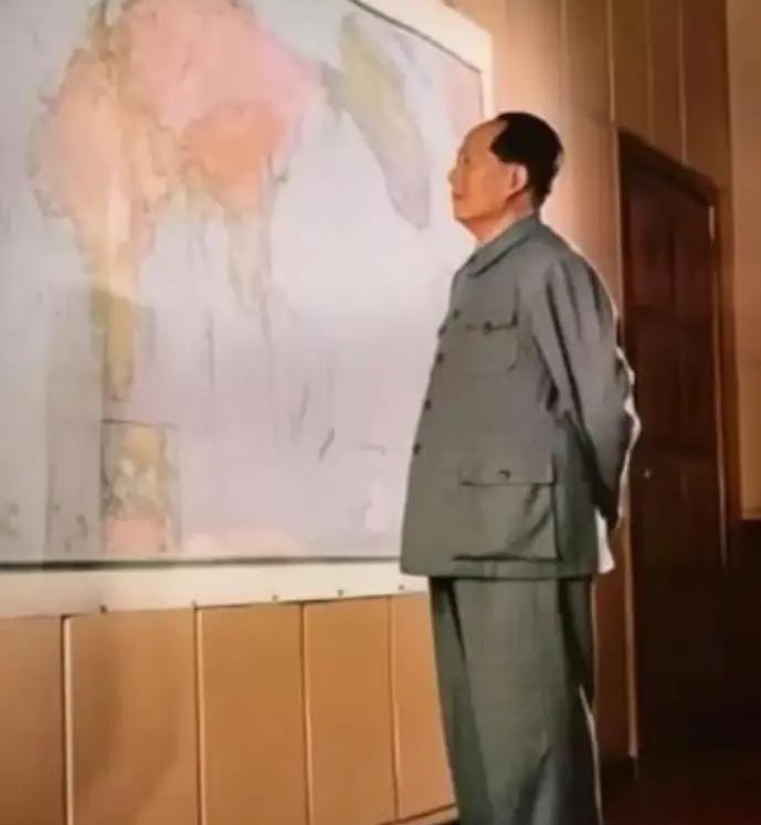 1951年，10万志愿军被美军包饺子，一向淡定自若的彭老总心急如焚连忙向毛主席求