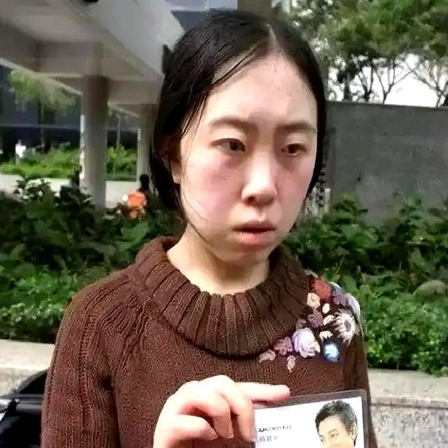 兰州一家不起眼的超市里，那个弯腰理货的大姐月薪刚过两千，要不是媒体再去采访，谁敢