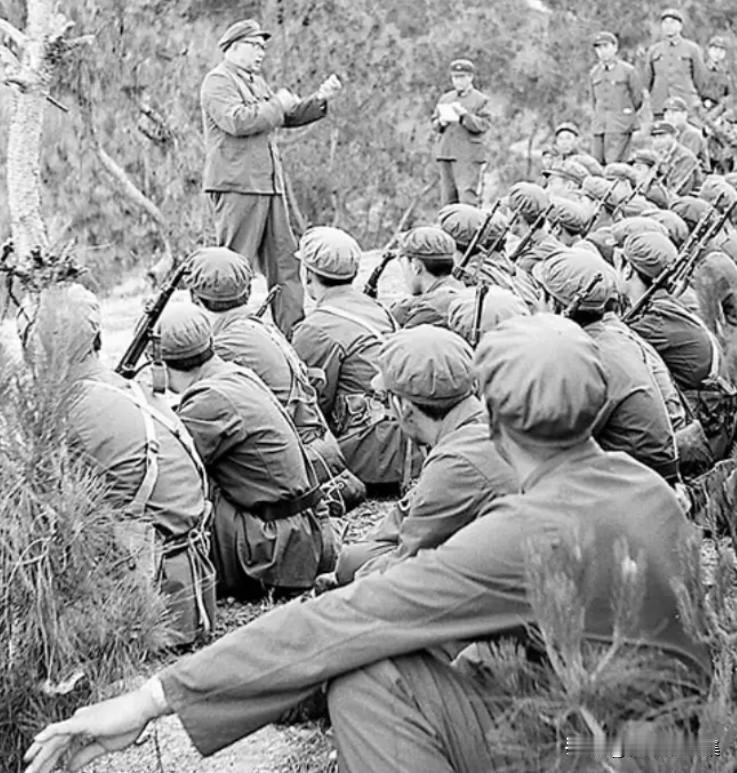 1979年，对越自卫反击战期间，时任11军军长陈家贵将军在战前动员大会上讲话的场