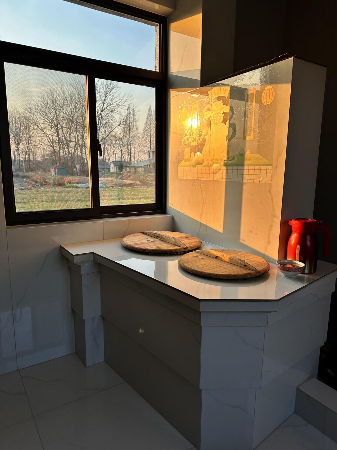 父母在江苏乡下的家，最近悄然走红网络了，不是什么网红打卡地，就是一座普通的农村小