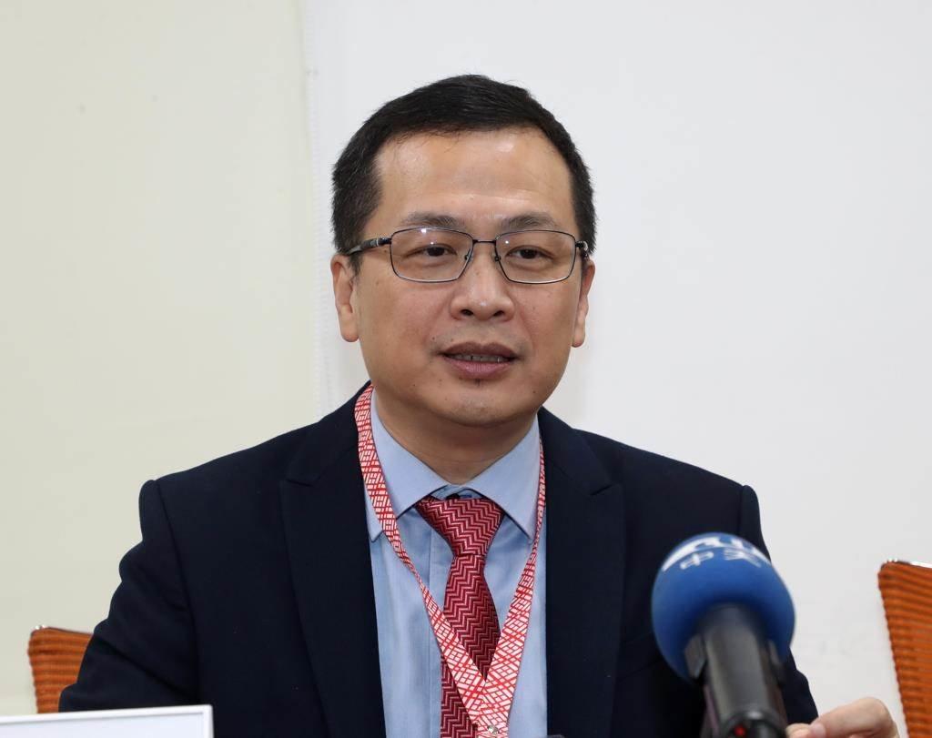 罗智强说了实话，他说自己领表了，但还没有登记，只有登记了才算真的要去参选。因