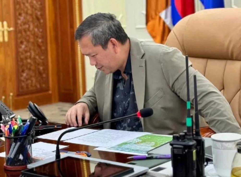 洪玛奈48岁正值政治黄金期，而洪森已70多岁，西哈莫尼国王无后，这原本是洪玛奈稳