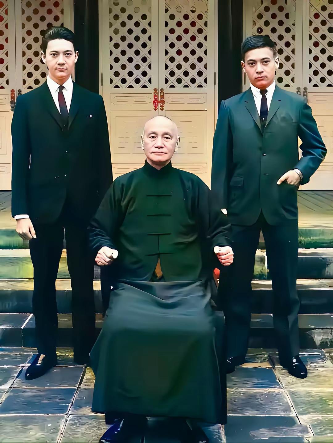 宋美龄八十大寿，蒋经国派最疼爱的小儿子蒋孝勇远赴纽约拜寿，可没想到，宋美龄身边的