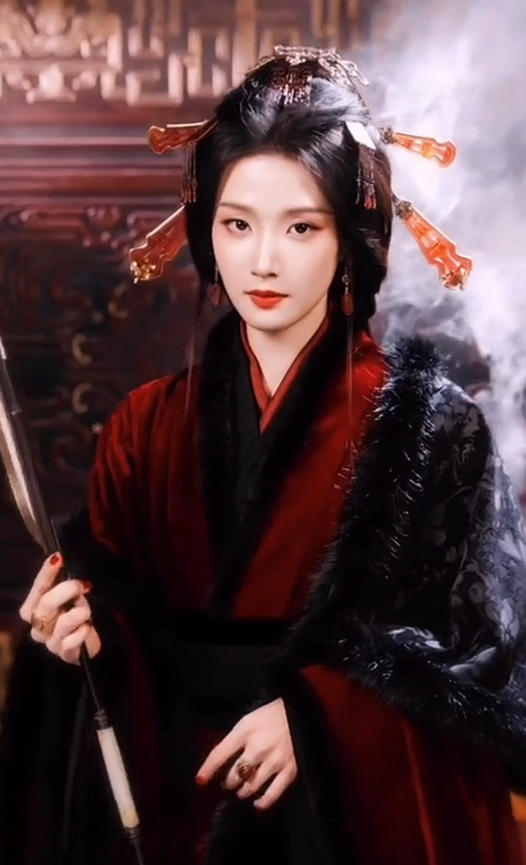 卢昱晓刺棠的妆造，鲈鱼本来就是淡颜，给她搞这种老气的造型，妆容还这么淡，这谁能认
