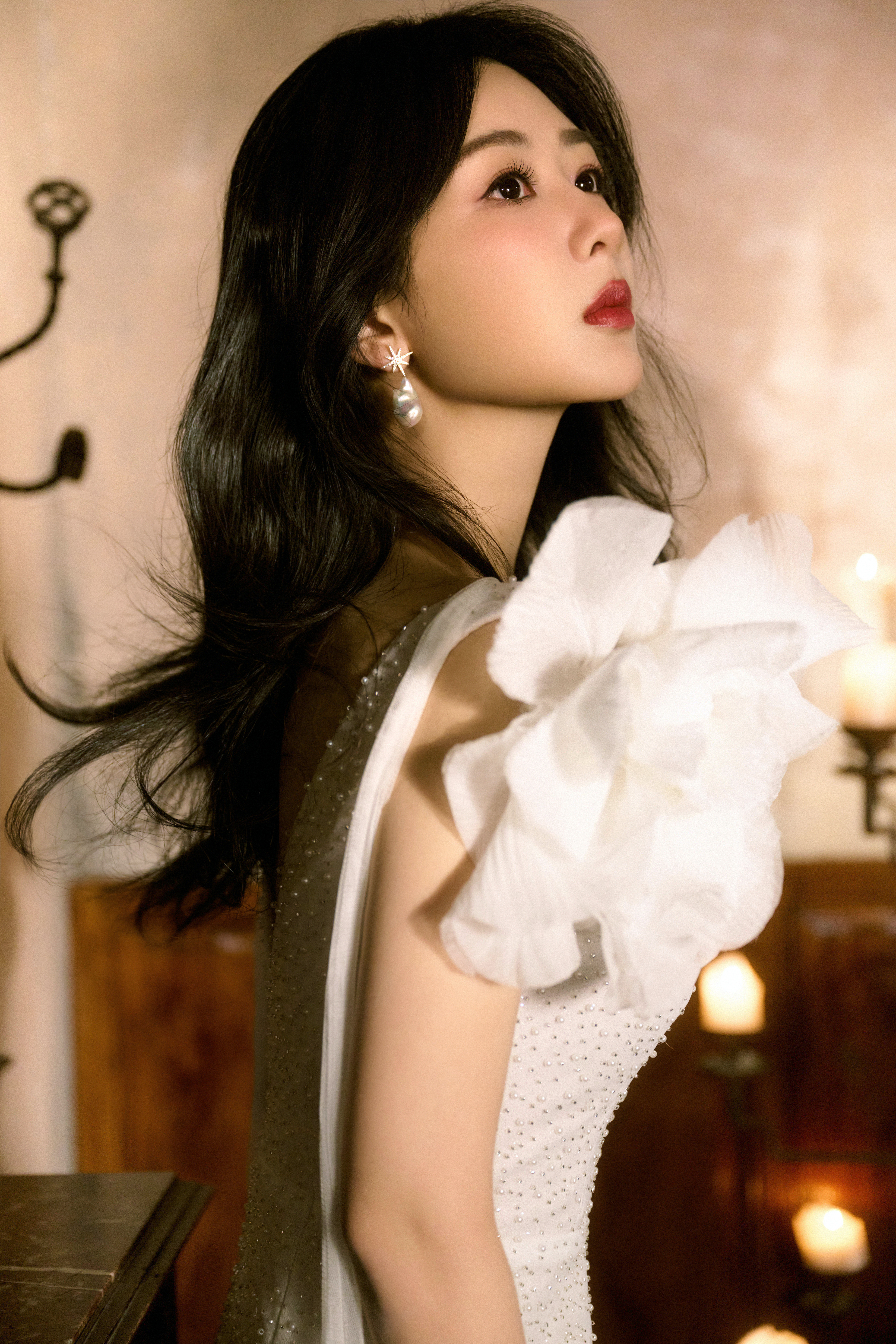 杨紫yz杨紫董竹君yz杨紫玉兰花开君再来你的笑容开在我心头，盛放出簇簇鲜花