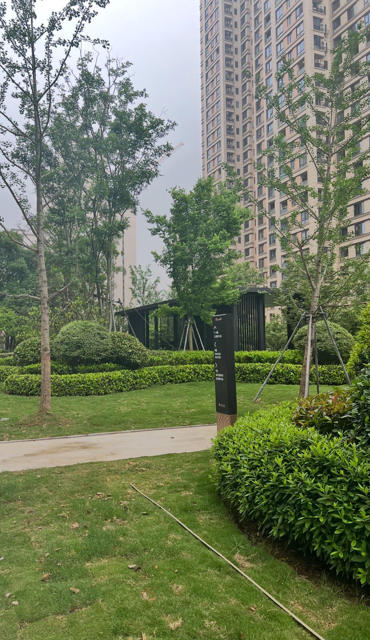 “明明关了门窗，为啥家里还是有一层灰，这灰层到底是从哪儿来的呀”。看到了这样