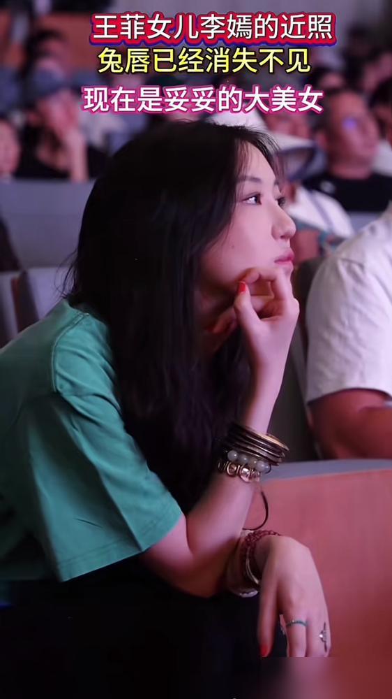 十一岁小孩随手一划拉，俩字直接换走一套小县城的首付。李嫣七岁画个熊猫鸟，溢价