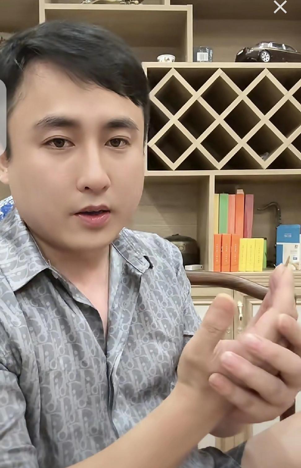 散打称辛巴曾当着方丈和二驴的还有蛋蛋大漂亮的面儿邀请他加入辛选，并保证他直播人气