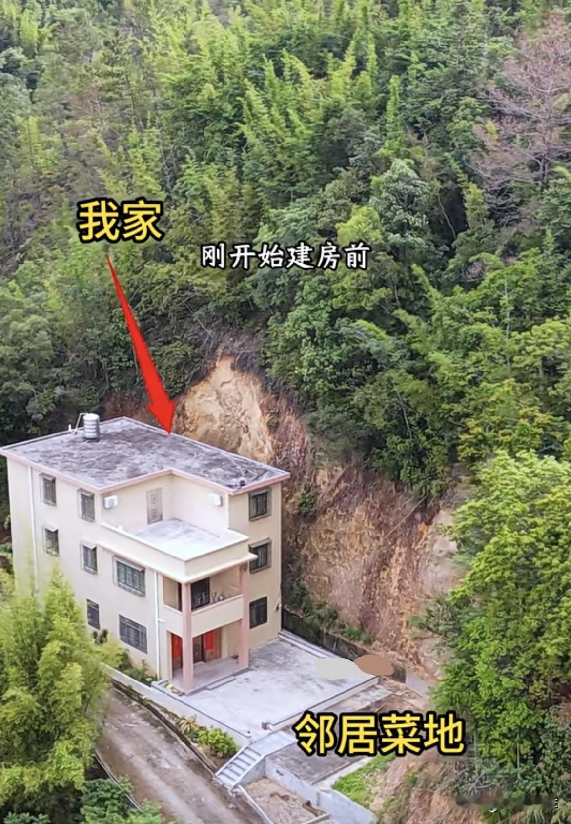 当开始建房🏠前和主人说好，前面的菜地给我做院子，当时给他800块作为交换。
