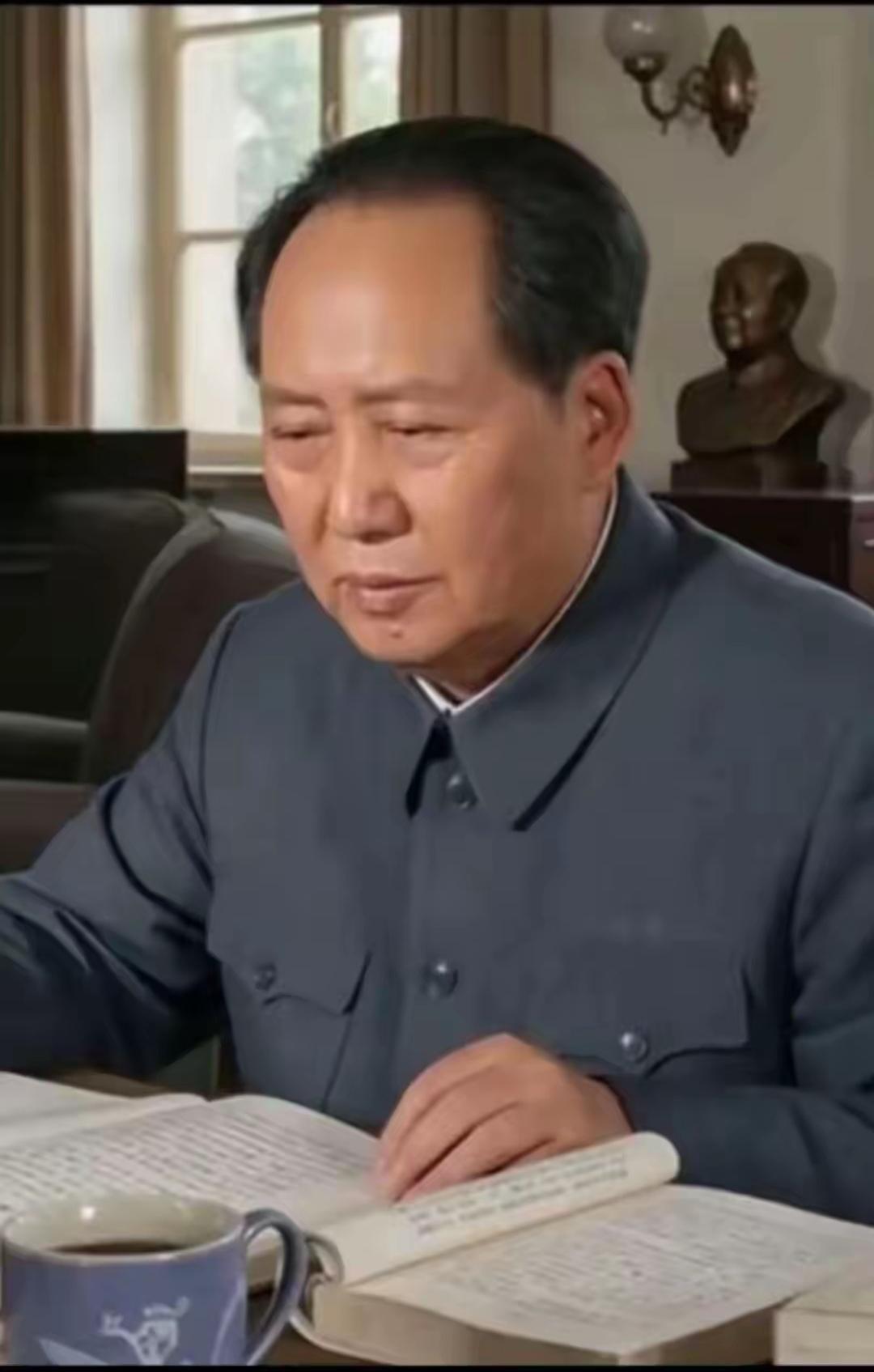 1971年，外国友人问毛主席，军装可改推向国际化？毛主席说，材质可以相应跟进，但