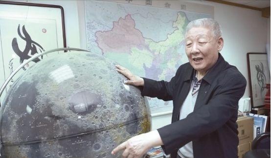 1969年，“东方红”卫星超重，孙家栋坚持要求拆掉像章，可居然遭到众人反对，然而