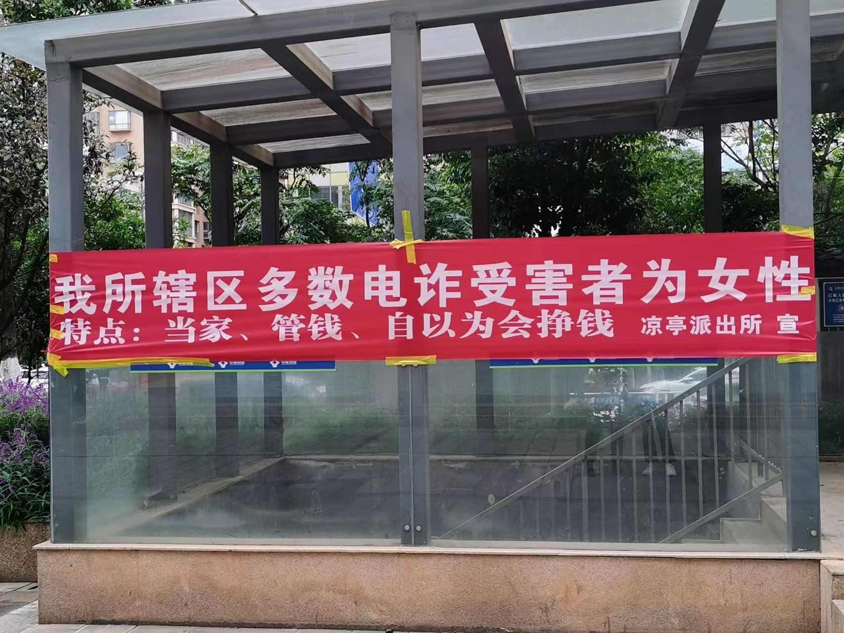 除了老公给的钱外，天上哪有白掉的馅饼，哪这么容易赚钱？谁不是吭哧吭哧求爷爷告奶奶