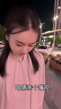 看的出来，这哥们绝对是第一次出来相亲！