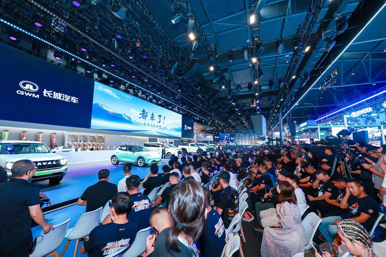 在新能源赛道打得火热的2025年，长城汽车稳稳交出一份亮眼成绩单，全年销售新车1