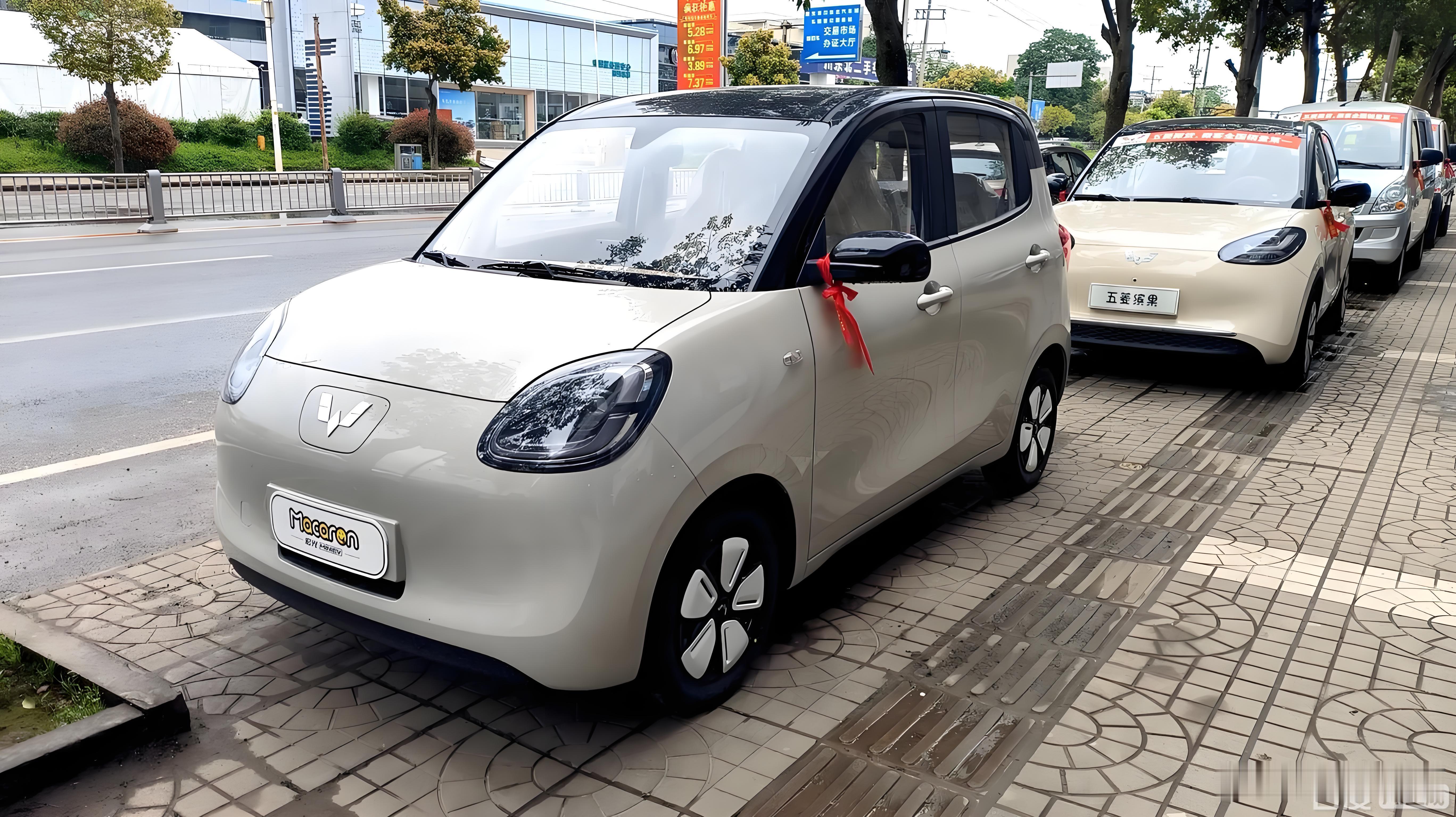 很多人好奇，五菱宏光mini为什么不出燃油版？其实宏光MINIEV21年刚火的