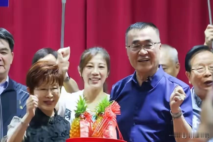 洪秀柱、季麟连现身力挺，李四川胜算更高，侯友宜、黄国昌成关键！日前岛内出炉了一份