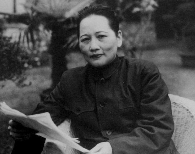 1949年，宋庆龄受邀开国大典，迟迟不动身：提出三个条件，毛主席是如何答复的？