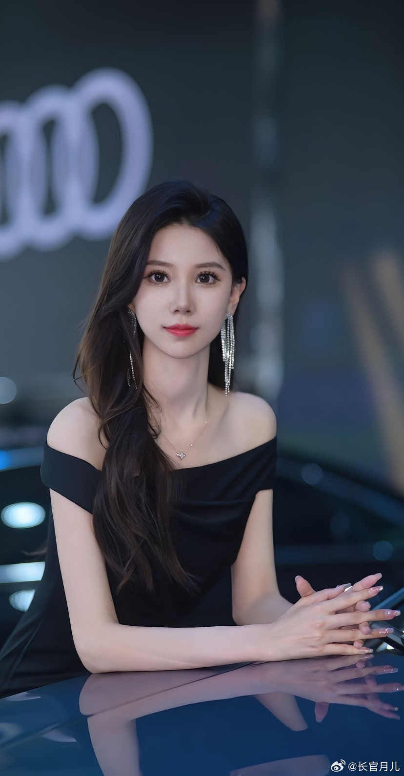 气质车模，大长腿美女。