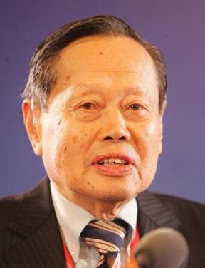 2004年，诺贝尔物理学奖得主杨振宁教授曾在‘文化高峰论坛’上指出，《易经》影响
