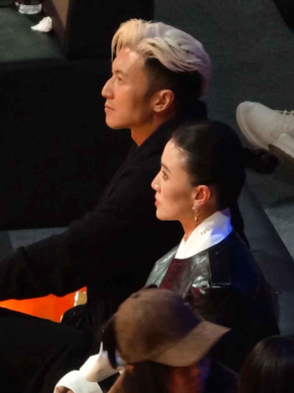 貌似知道了谢霆锋如此抗老的原因面中骨相太太太优越了，尤其鼻基底和颌面，所以上了年