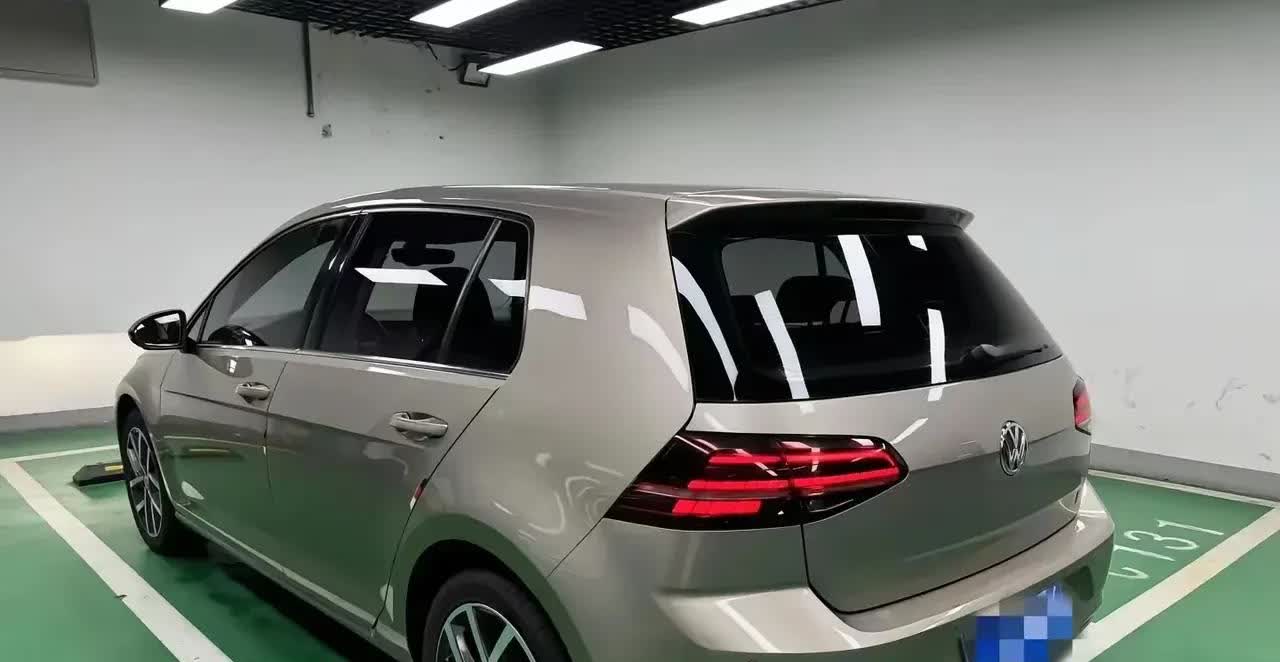 高尔夫真的是一款好车，又省油动力还足，空间大小正合适，平时家用、通勤都够使。底盘