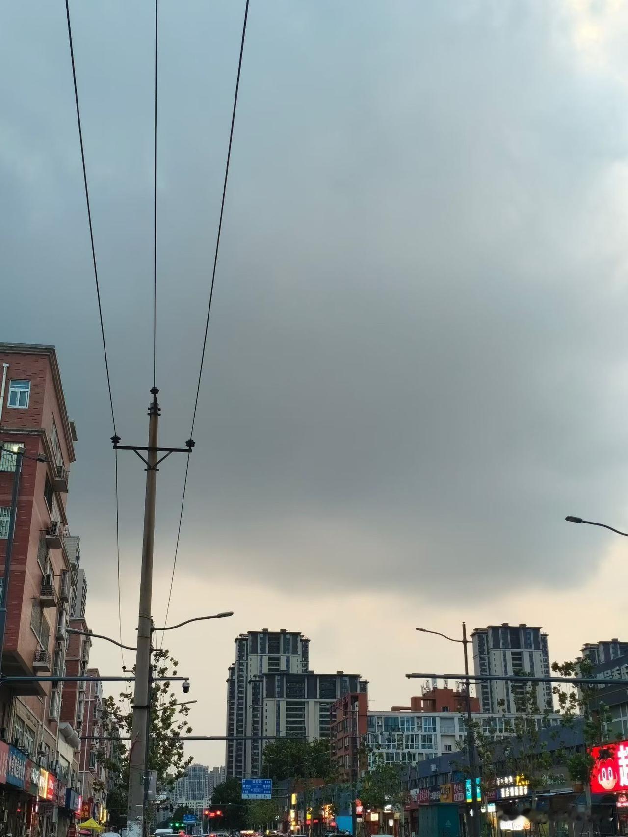 今天一同事说女人结婚要经历怀孕，生娃，产后恢复，经历太多太多了，太不容易了，真心