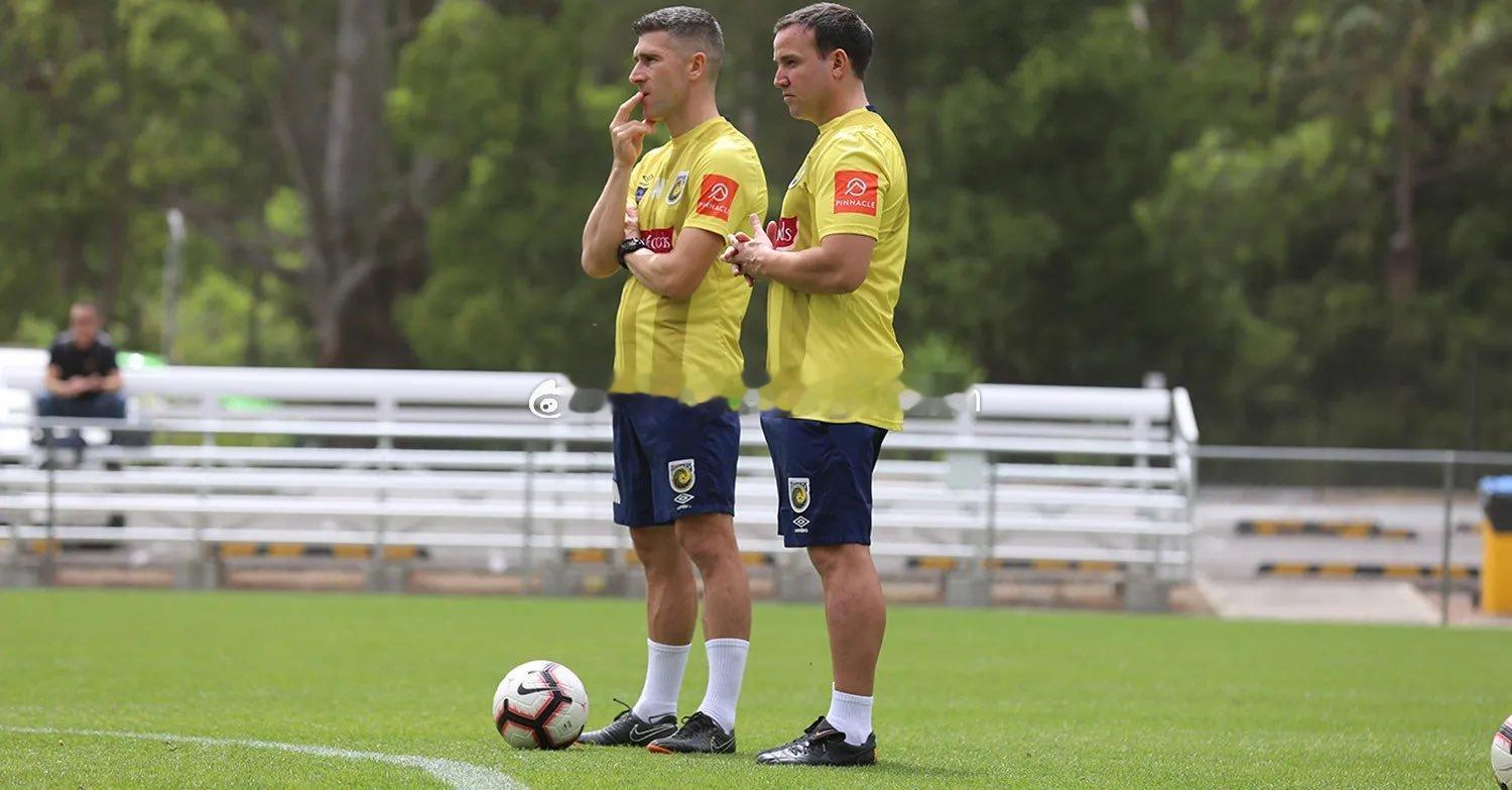 老照片🟡🏴󠁧󠁢󠁳󠁣󠁴󠁿中央海岸水手时期的蒙哥马利与安德鲁。北京国