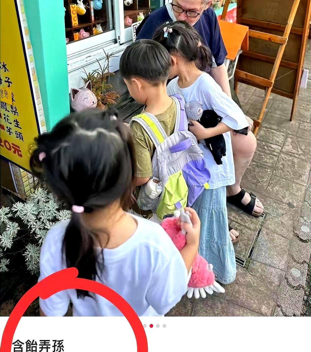 郭碧婷带着孩子，从那个金碧辉煌的“家”里搬出来了。住回了自己爹的老房子。没有