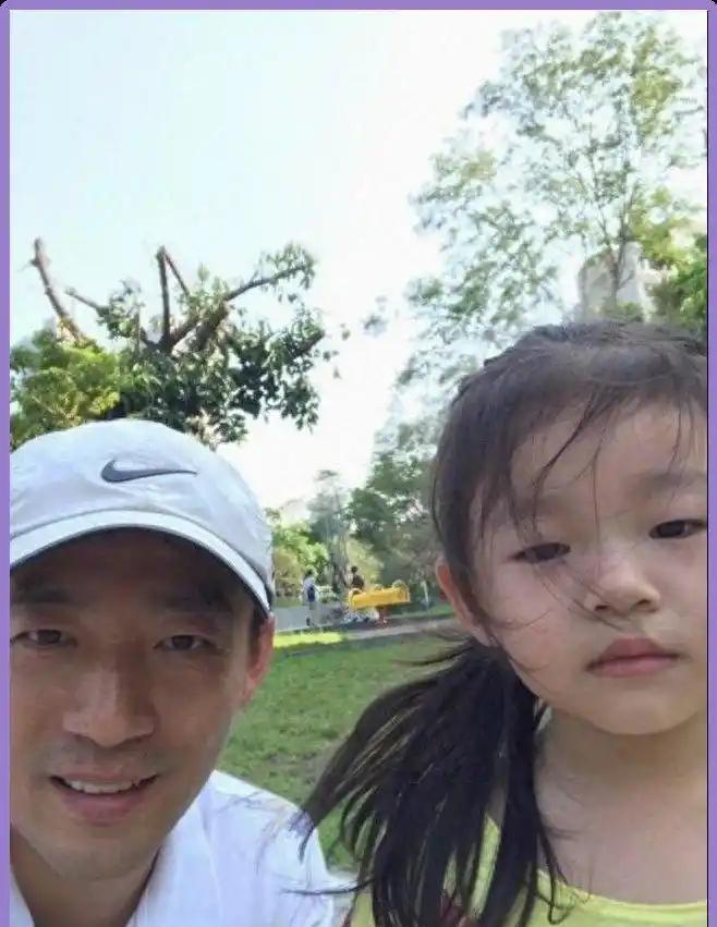 11岁小玥儿穿白裙像极了妈妈大S，汪小菲带着散心，网友看完却夸后妈更会疼人？​