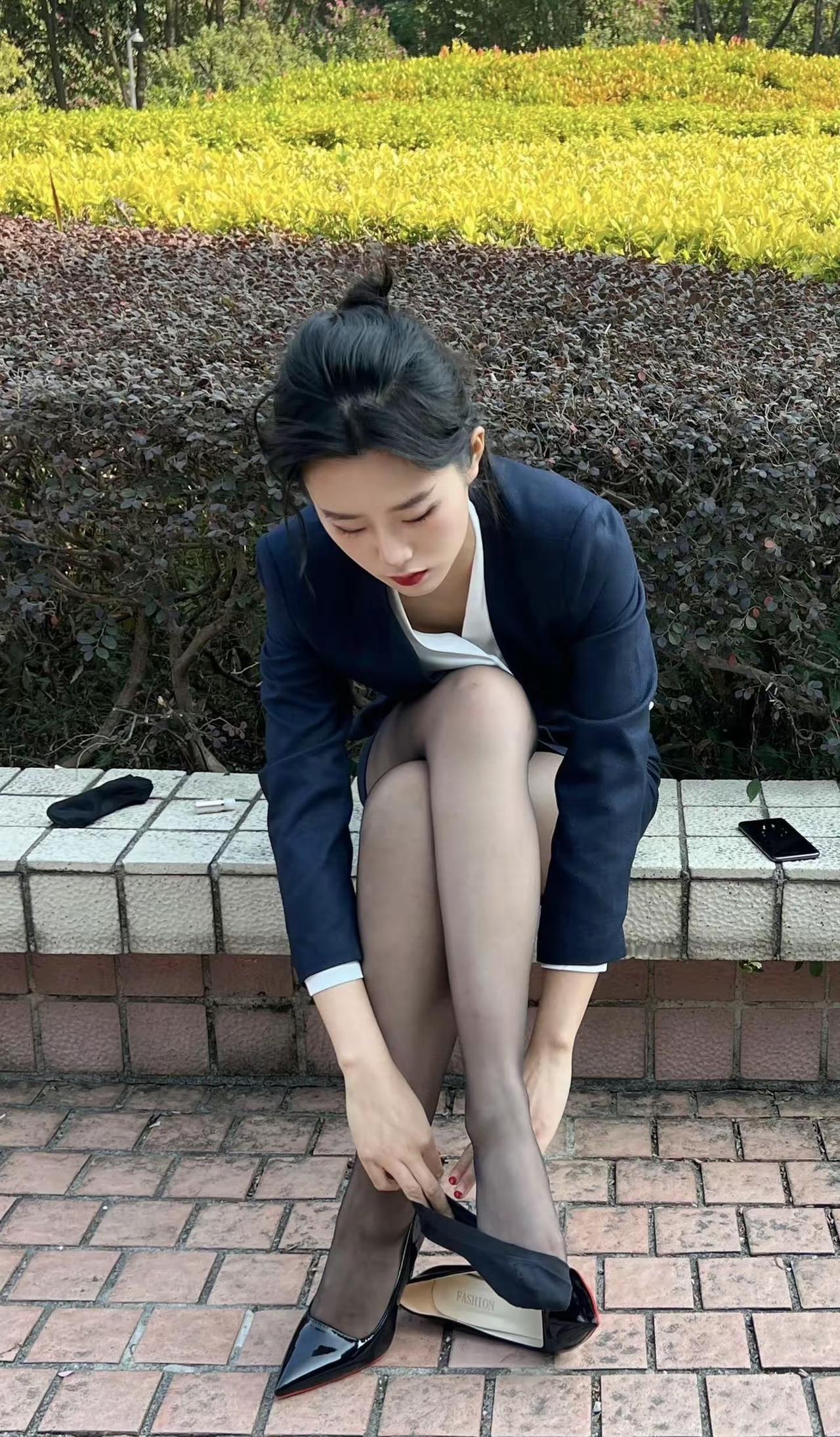 那个…姐，你换下来的鞋还要吗？