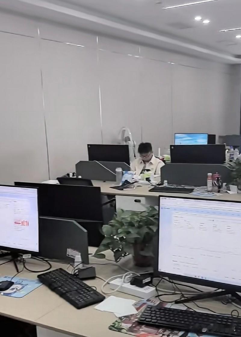 作为一个hr，从自己直接负责或者协同参与过员工辞退上百例的亲身经历看，对于这种“